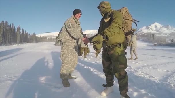 Amerikanska Arméstyrkor Tränar Arktis Och Leder Andra Nationer Övning — Stockvideo