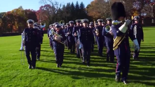 Coast Guard Marching Band Speelt Marcheert Formatie — Stockvideo