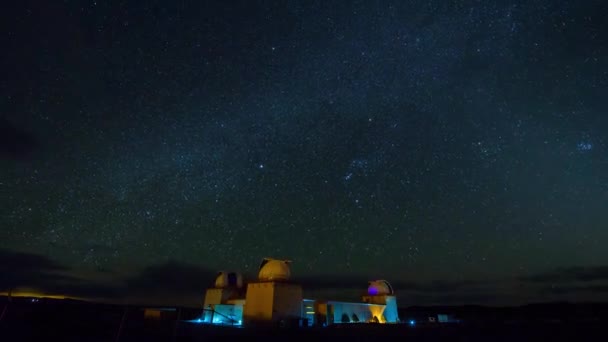 Американские Ввс Эксплуатируют Наземные Электрооптические Станции Наблюдения Глубоком Космосе Замеченные — стоковое видео
