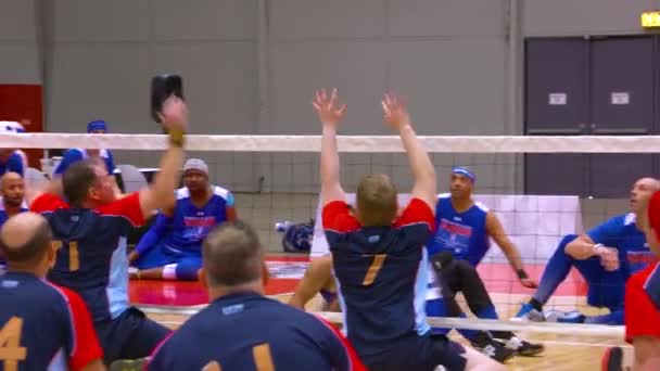 Los Soldados Veteranos Discapacitados Discapacitados Compiten Voleibol Los Juegos Guerreros — Vídeos de Stock