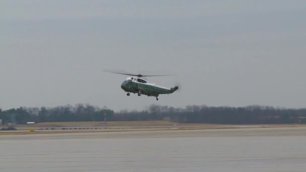 Marinier Van President Komt Binnen Voor Een Landing — Stockvideo