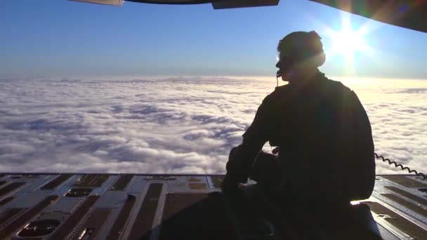 从飞行员的角度和从阅读舱门外从C 17拍摄的场景 — 图库视频影像