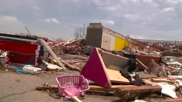 在阿肯色州五月花市一场破坏性的龙卷风之后 国民警卫队领导了搜救工作 — 图库视频影像