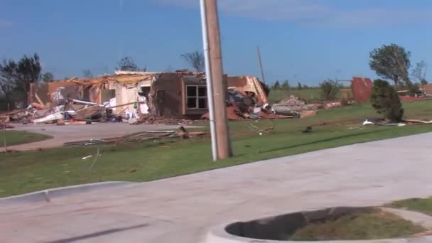 Army Personnel Help Cleanup Devastating Tornado Piedmont Oklahoma 2011 — Stock Video