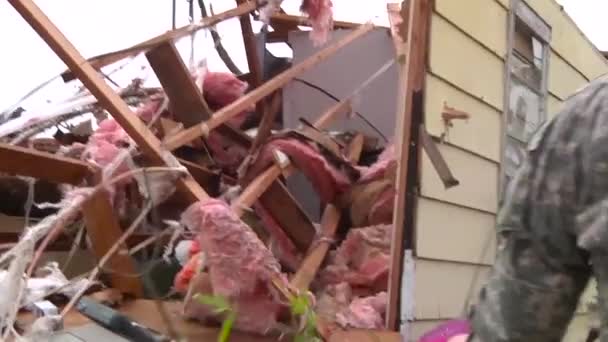 Nationalgardets Trupper Leder Sök Och Räddningsinsatser Efter Förödande Tornado Mayflower — Stockvideo