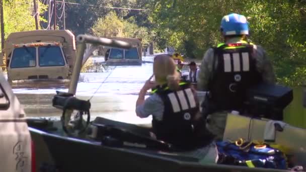 South Carolina National Guard Troepen Evacueren Mensen Een Enorme Overstroming — Stockvideo