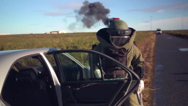 Especialistas Descarte Bombas Carro Difusas Neste Exercício Simulação Islândia — Vídeo de Stock