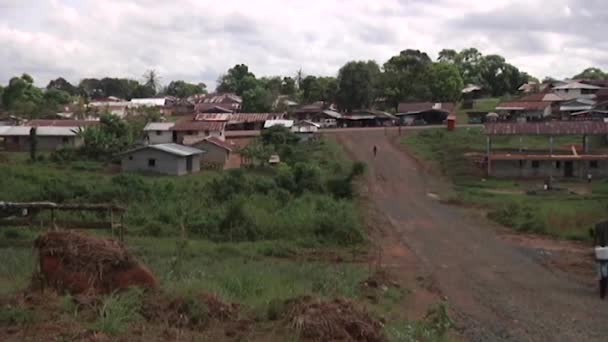 African People Build Clinic Combat Ebola Virus Outbreak Liberia West — Stock Video