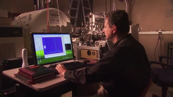 Forscher Führen Experimente Pacific Northwest National Laboratory Einer Generischen Laborumgebung — Stockvideo