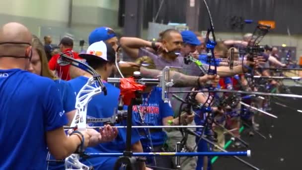Disabled Handicapped Veteran Soldiers Compete Archery Air Force Wounded Warrior — Stock Video