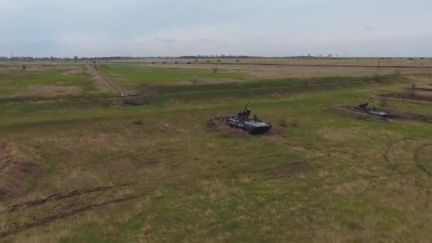 Bonne Antenne Char Militaire Manœuvrant Dans Paysage Enneigé — Video