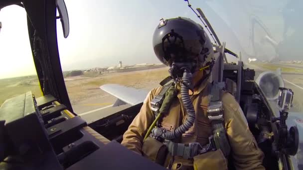 Cockpit Över Thunderbolt Fighter Jet Lyfter Från Bagram Airfield Afghanistan — Stockvideo