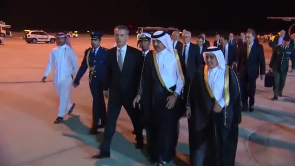 Arrivée Qatar Entourage Otan Dirigé Par Secrétaire Général Jens Stoltenberg — Video