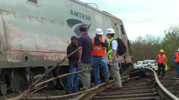 Ntsb Investigators Inspect Amtrak Passenger Train Crash Derailment Philadelphia 2015 — Stock Video