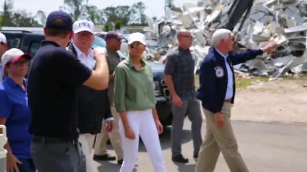 2017 Prezydent Trump Pierwsza Dama Melania Trump Florydzie Sprawdzają Zniszczenia — Wideo stockowe