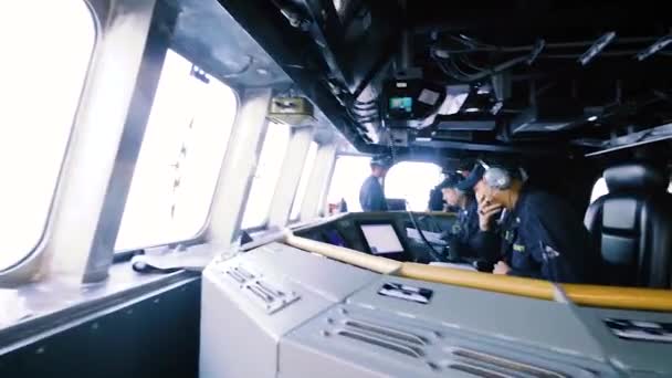 2017 Des Marins Marine Américaine Aux Commandes Uss Gabrielle Giffords — Video