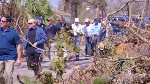2018 President Trump Besöker Katastrofområdet Orkanen Michael Florida — Stockvideo