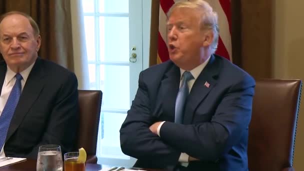 2018 Usa President Donald Trump Klagar Över Det Amerikanska Handelsunderskottet — Stockvideo