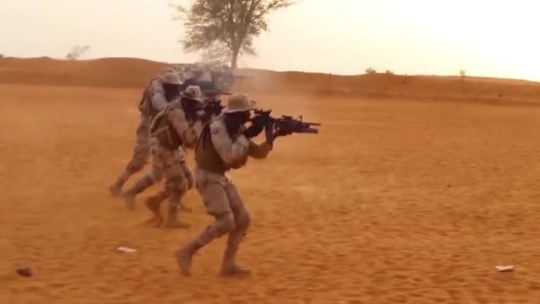 Forces Trainen Politie Leger Troepen Uit West Afrika Niger Burkina — Stockvideo