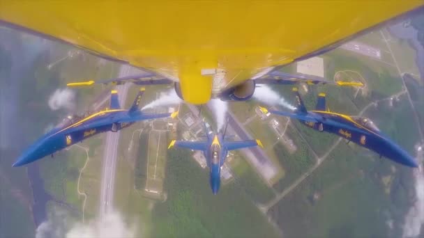 2018 Den Amerikanska Flottan Blue Angels Flyga Tight Skvadron Formation — Stockvideo