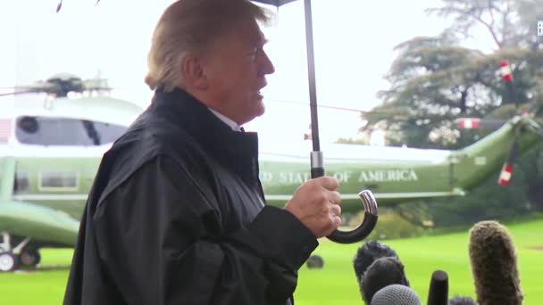 2018 Präsident Donald Trump Spricht Vor Reportern Pressekorps Und Verteidigt — Stockvideo