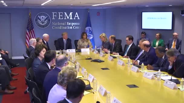 2018 Presidente Trump Primera Dama Melania Trump Enfrentan Huracán Briefing — Vídeos de Stock