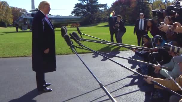 2018 Amerikaanse President Donald Trump Spreekt Met Journalisten Pers Met — Stockvideo