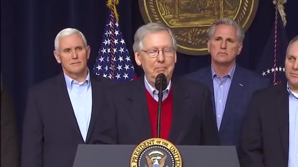 2018 Vedoucí Představitel Amerického Senátu Mitch Mcconnell Vystoupí Prezidentském Ústupu — Stock video