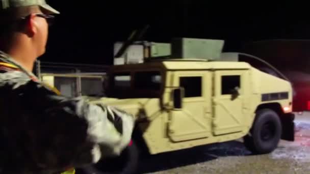 2018 Piyade Fema Ulusal Muhafız Birliklerinin Askerleri Floransa Kasırgası Yardım — Stok video