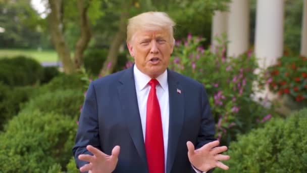2018 Präsident Donald Trump Macht Eine Kurze Ankündigung Dass Treffen — Stockvideo