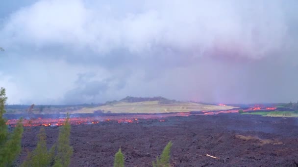 2018 巨大な溶岩流で噴火ハワイの大きな島のキラウエア火山 — ストック動画