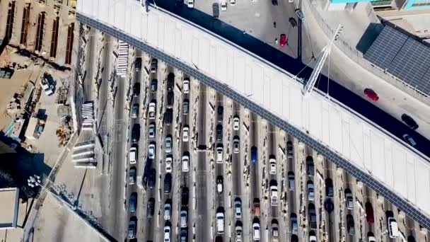 2018 イシドロ ティフアナ上空の空中パンマイルのために並んで車との国境を越えて米国メキシコ — ストック動画