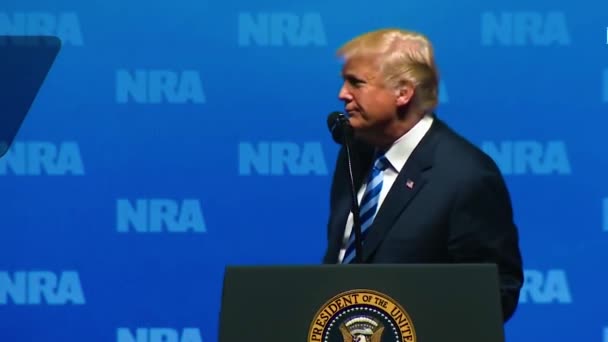 2018 Usa President Donald Trump Talar Till Nra Hans Opinionssiffror — Stockvideo