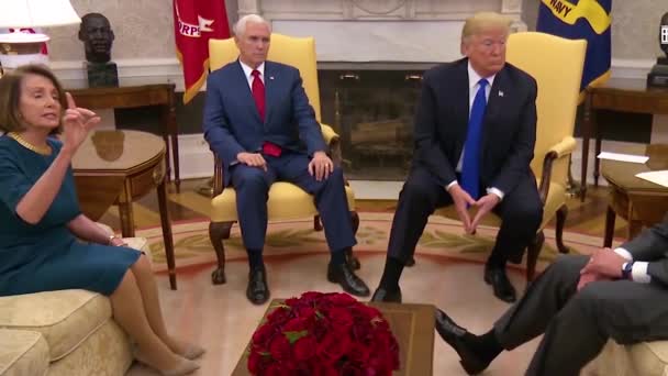 2018 도널드 트럼프 대통령 장벽에 논의하기 백악관 에서척슈머와 펠로시를 폐쇄와 — 비디오