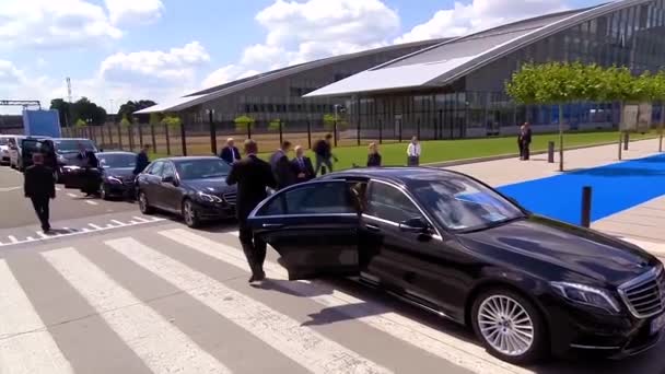 2018 Rumunsko Premiér Klaus Iohannis Přijíždí Summit Nato Bruselu — Stock video