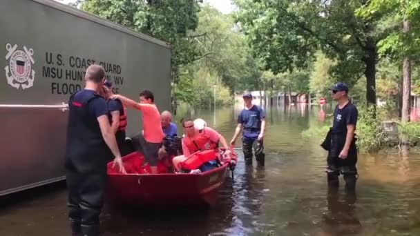 2018 Floransa Kasırgası Sırasında Küçük Teknelerde Arama Kurtarma Personeli Kuzey — Stok video
