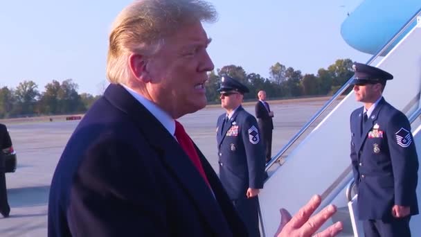 2018 Presiden Amerika Serikat Donald Trump Berbicara Kepada Wartawan Korps — Stok Video