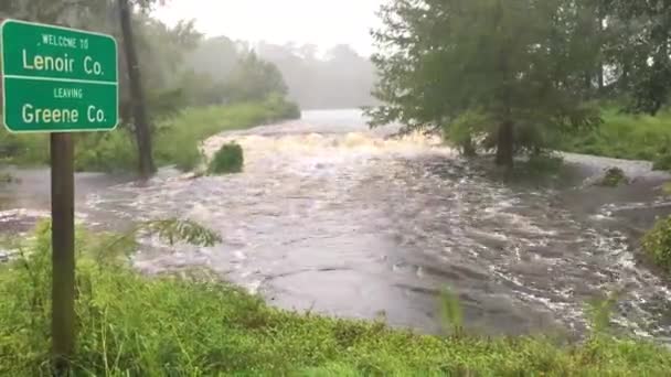 2018年 飓风弗洛伦斯在勒诺伊尔县和格林县登陆后 道路和街道被洪水淹没 — 图库视频影像