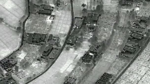連合軍は2018年4月17日にシリアのアブ カマル近郊にあるIsis Daesh車両搭載の即席爆発装置 Vbied 工場で空爆を実施 — ストック動画