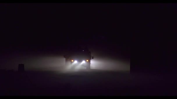 2018 Véhicule Jeep Armée Américaine Traverse Brouillard Nuit — Video