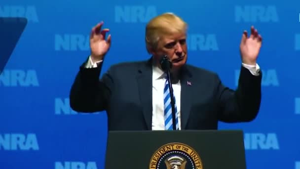 2018 President Donald Trump Speaks Nra Reacts Pride Chant Usa — Stock Video