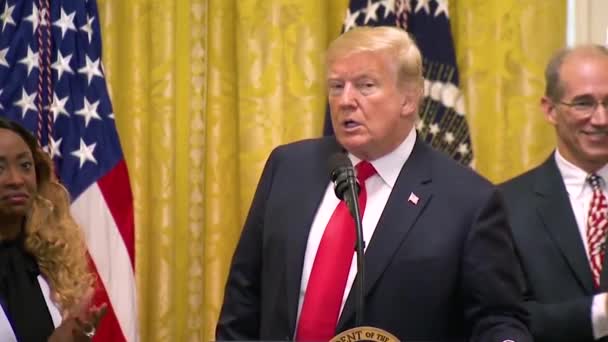 2018 Président Américain Donald Trump Présente Son Équipe Économique Dont — Video