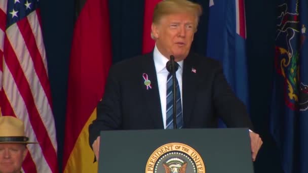 2018 대통령 도널드 트럼프가 유나이티 메모리얼에서 연설하다 — 비디오
