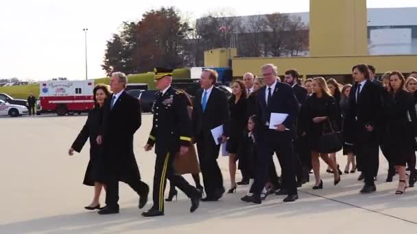 2018 Membros Família Bush Partem Força Aérea Durante Funeral George — Vídeo de Stock