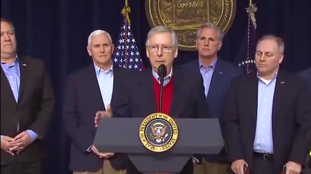 2018 Vedoucí Představitel Amerického Senátu Mitch Mcconnell Vystoupí Prezidentském Ústupu — Stock video