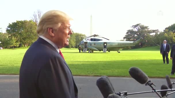 2018 Presidente Estadounidense Donald Trump Habla Con Periodistas Insulta Taylor — Vídeos de Stock