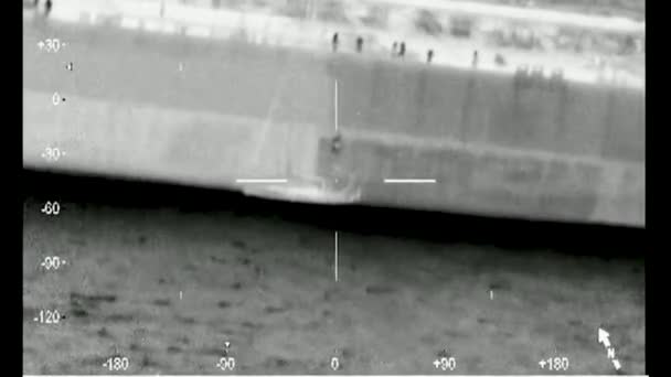 Circa 2010年代 第Hc 144号航空站 Cape Cod 144 的夜间影像镜头回应了一名63岁男子的救援 — 图库视频影像