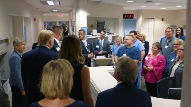 2019年8月4日 唐纳德 特朗普总统和第一夫人梅拉妮娅 特朗普在俄亥俄州代顿的一家医院进行了大规模枪击案 — 图库视频影像