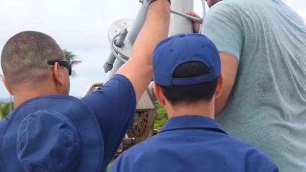 2019 Miembros Guardia Costera Estacionados San Juan Preparan Para Huracán — Vídeo de stock