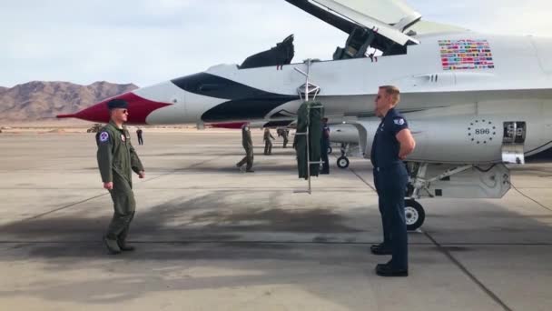 2019 Escuadrón Demostración Thunderbirds Fuerza Aérea Los Estados Unidos Prepara — Vídeos de Stock